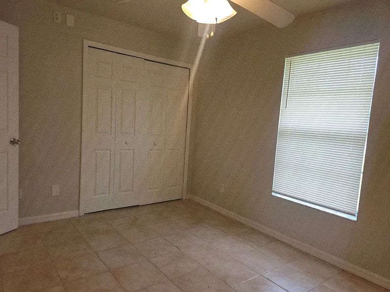530 NE 24th Ave — Photo 12