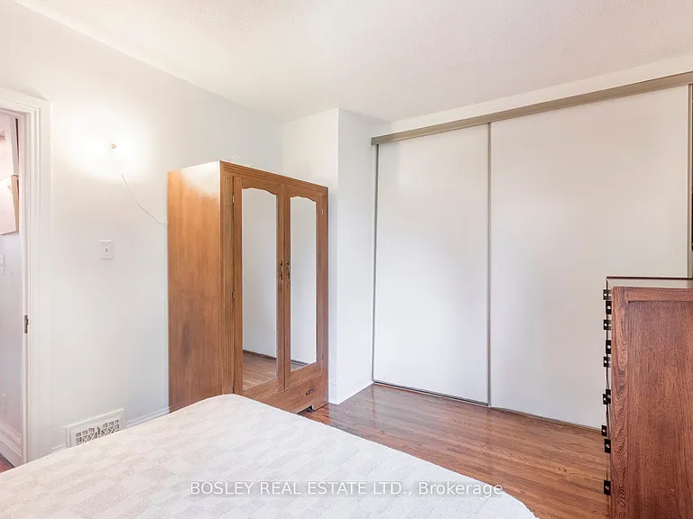 22 Martin Cres — Photo 17