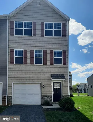 824 Admirals Quay Dr Photo 1