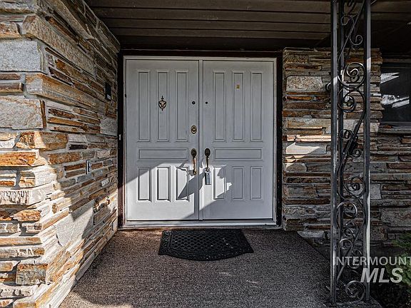 3rd image of 3708 Juanita Way