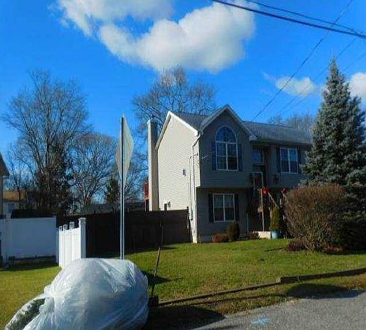 2nd image of 52 Oakwood Dr