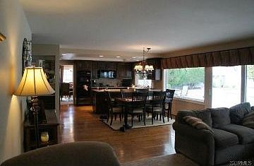 4th image of 7065 E Country Club Ln