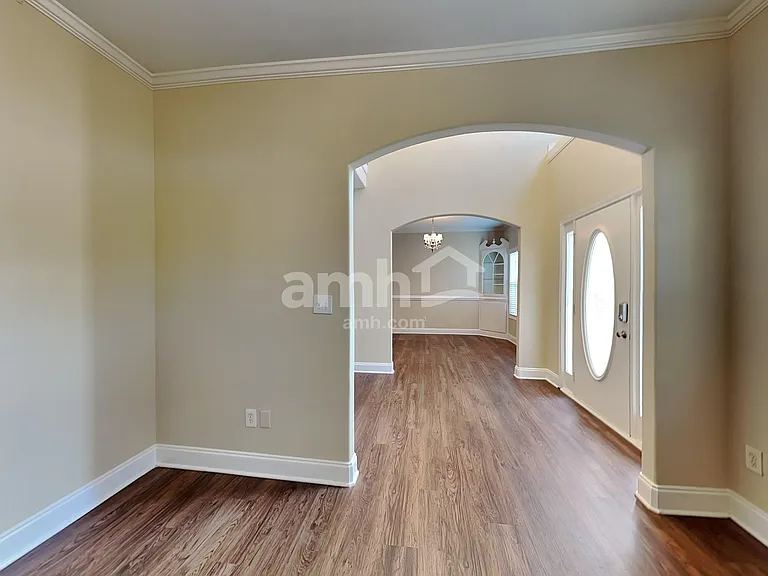 712 Gatwick Ct — Photo 9