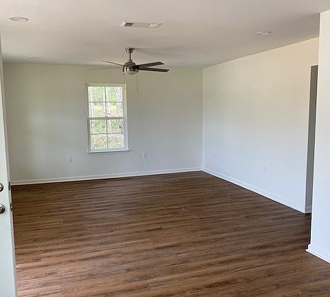 3rd image of 107 Livingston Rd