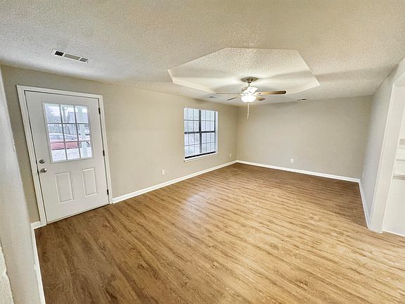 3rd image of 91 Parkwood Ln