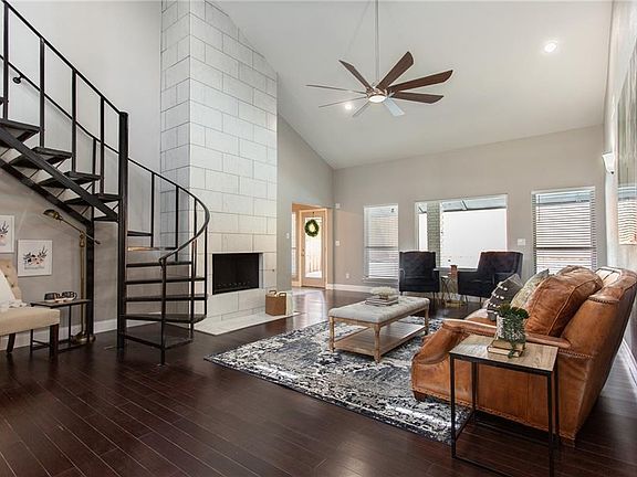 3rd image of 4205 Country Club Dr