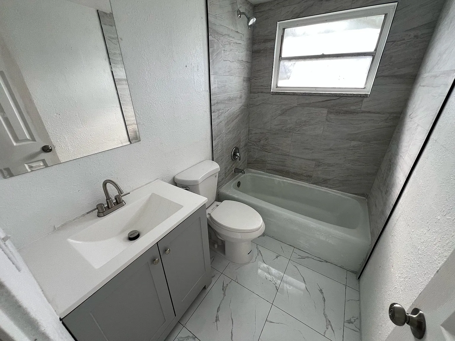 2 bed, 60 sqft, $1,350 — Photo 4