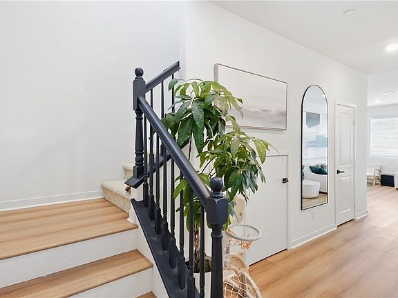 3rd image of 889 Campbell Way