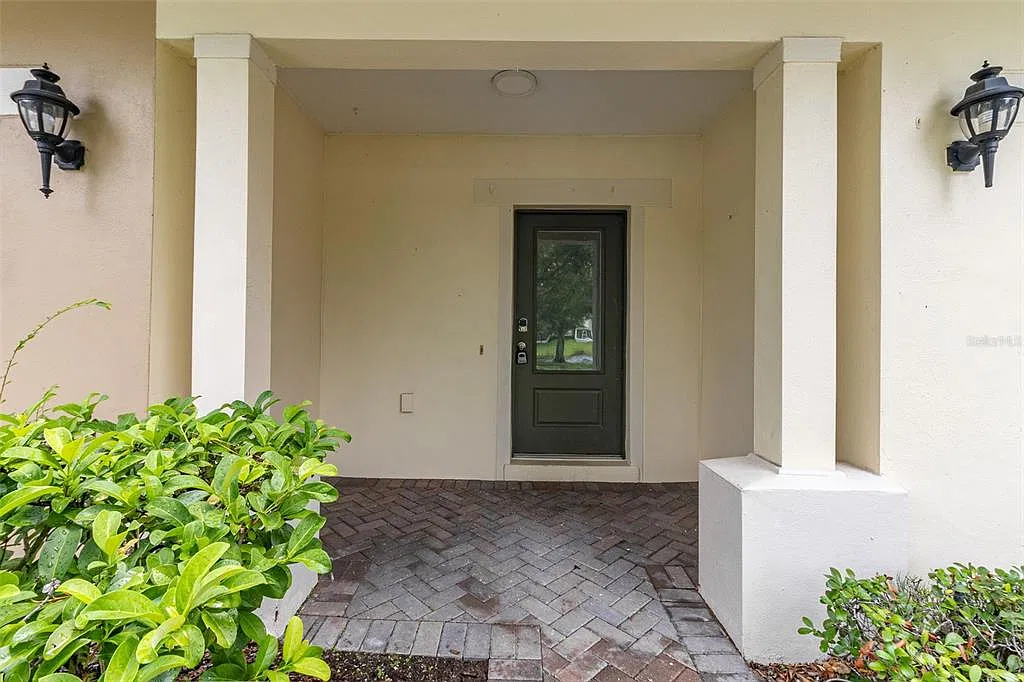 3 bed, 2.5 bath, 1386 sqft, $1,975 — Photo 2