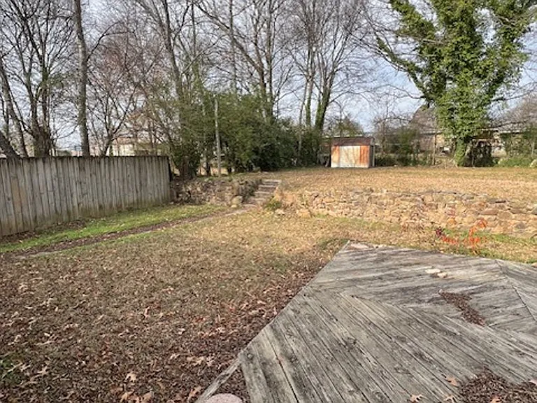 810 Woodlawn Ave — Photo 14