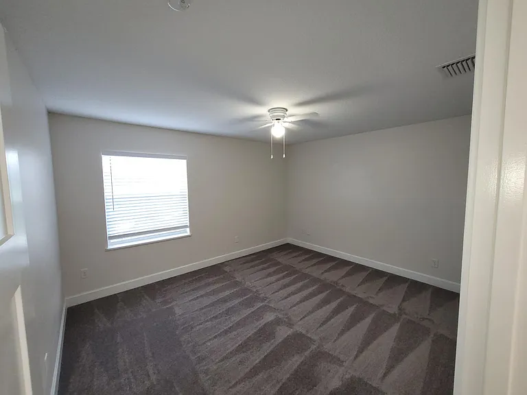 2102 Penny Ln — Photo 7