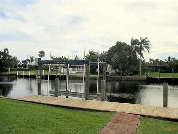 Waterfront/Dock/Pier. Dock and 10,000 lb lift
