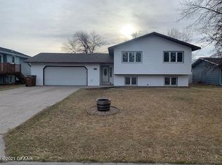 2120 9th Ave NW, East Grand Forks, MN 56721