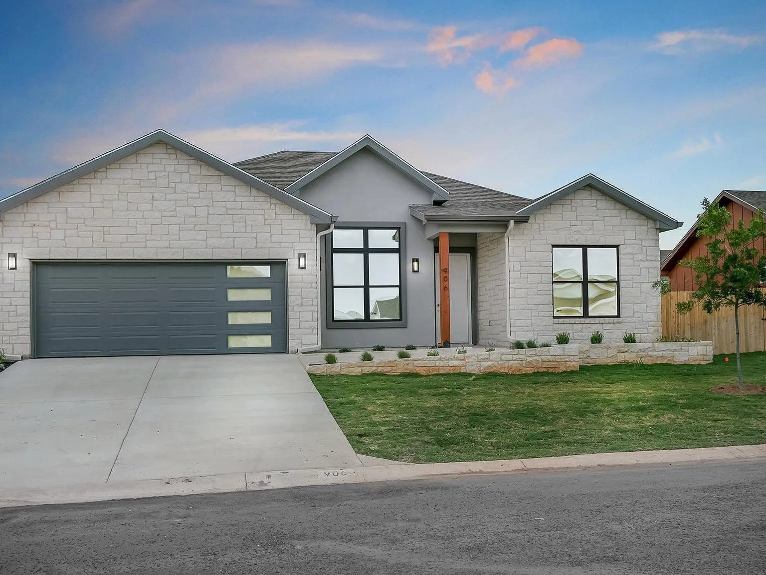 906 Smokey Oak Dr — Photo 1