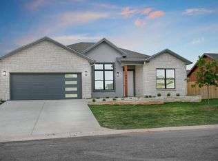 906 Smokey Oak Dr, Fredericksburg, TX 78624