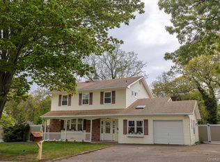 5 Caddy Pl, Rocky Point, NY 11778