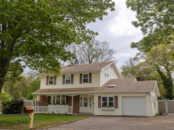 5 Caddy Place, Rocky Point, NY 11778