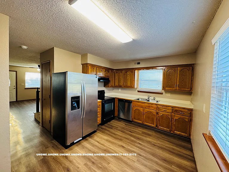 2231 S Texas Ave — Photo 4