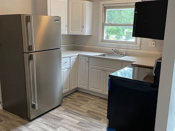 4th image of 9 Tamara Ln APT 4