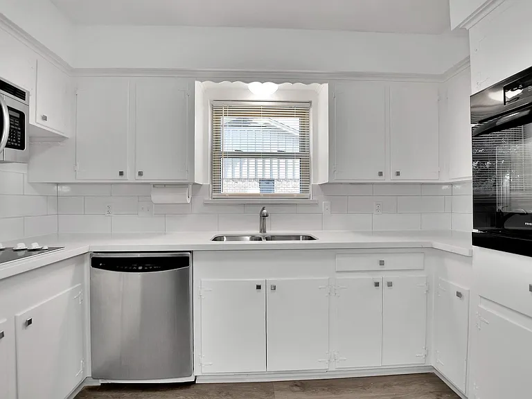 10513 Moorberry Ln — Photo 15