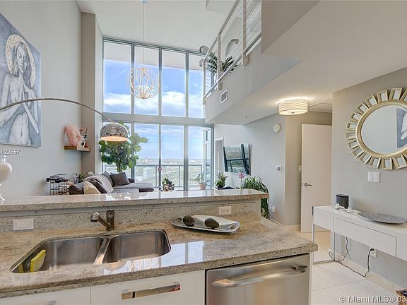 4th image of 601 NE 36th St APT 3202
