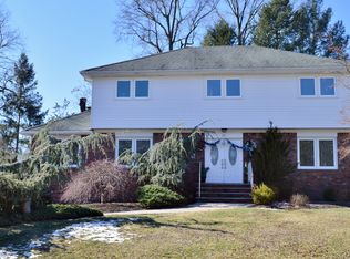35 Garfield Ave, East Hanover, NJ 07936