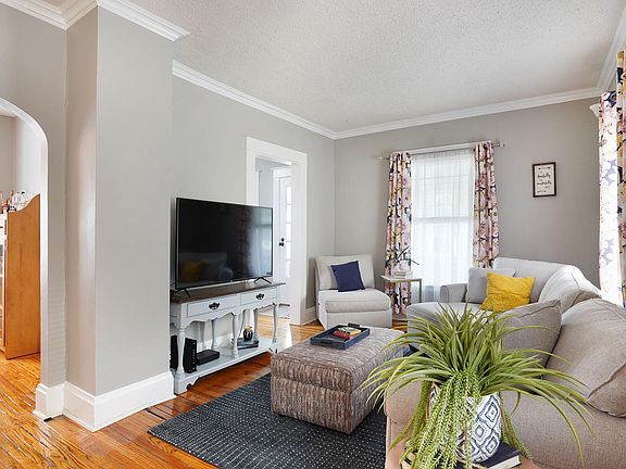 5th image of 617 Barnett St NE