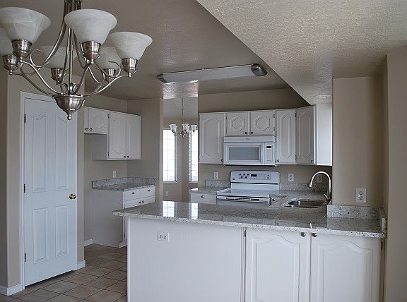 3rd image of 982 E Merewood Ct