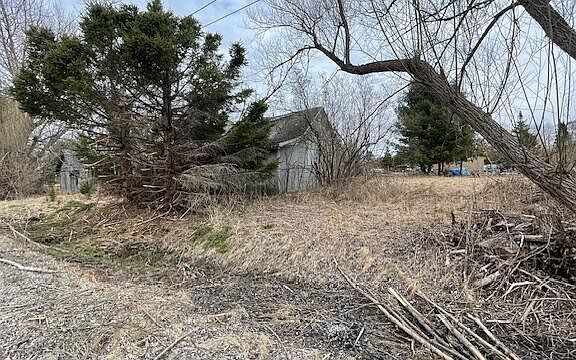 4th image of 6841 Davies Ave