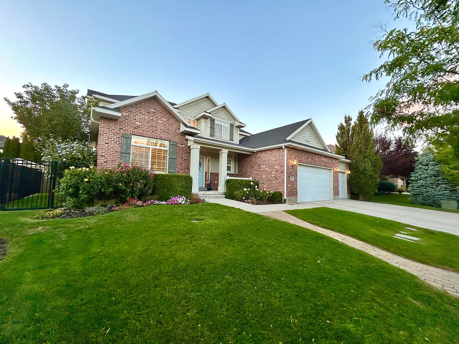 6 bed, 4089 sqft, $3,995 — Photo 3