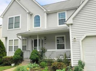 60 Eagle Hollow Dr, Middletown, CT 06457