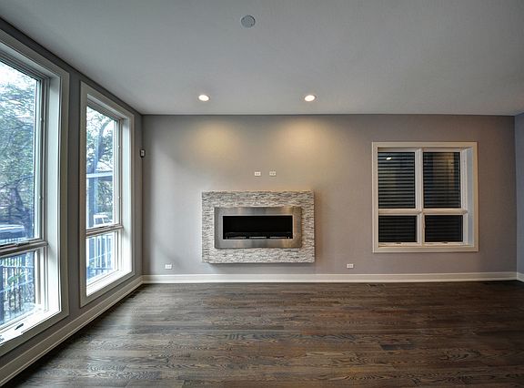 3rd image of 2520 W Moffat St #1