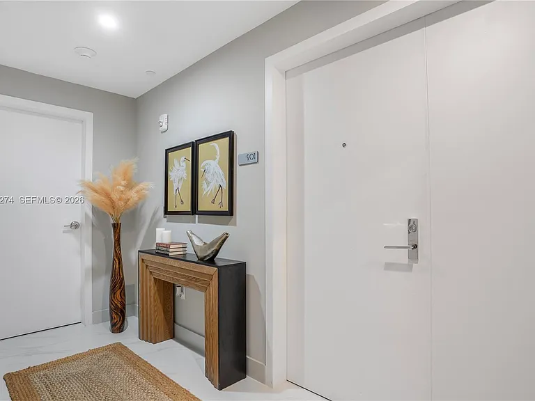 700 NE 24th St #901 — Photo 4