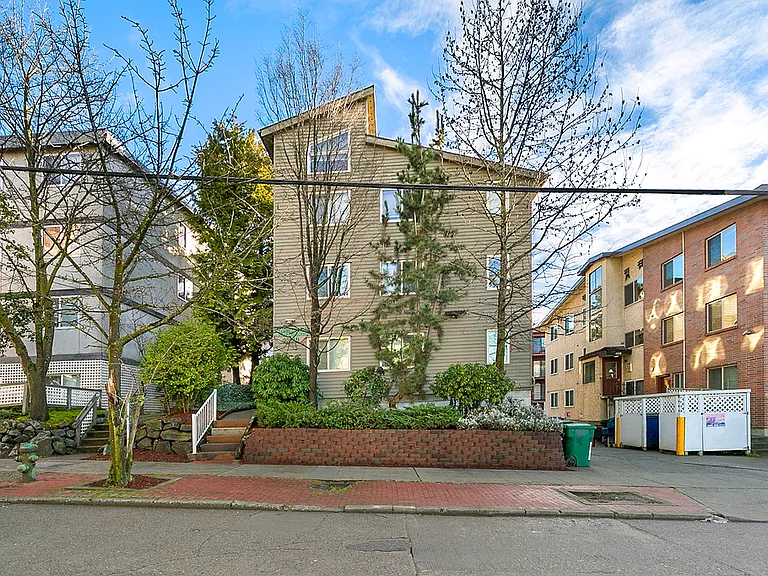 4230 8th Ave NE #101 — Photo 12