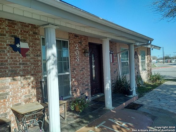 3rd image of 203 Meadow Path Dr