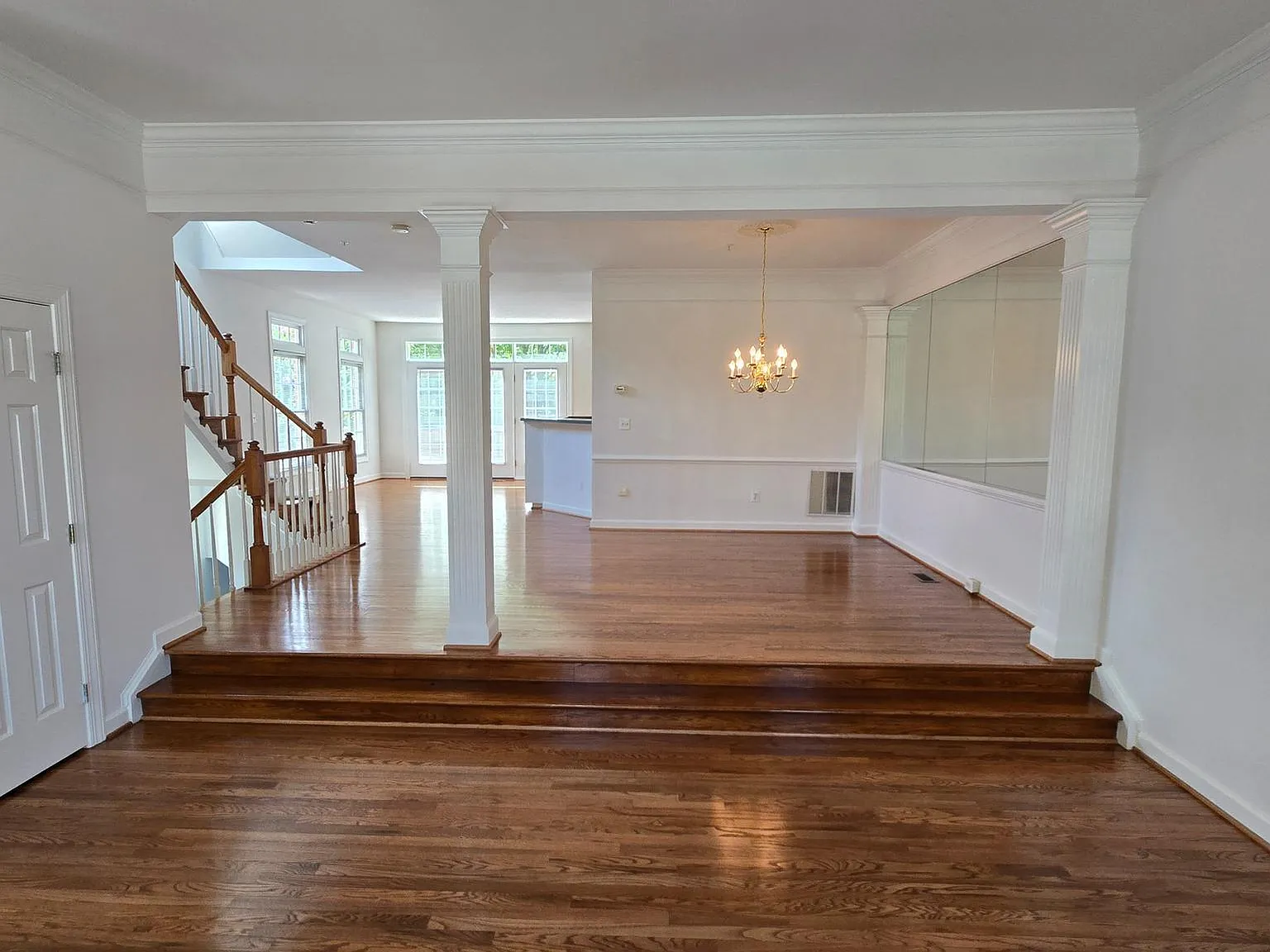 4 bed, 3.5 bath, 2268 sqft, $4,500 — Photo 4
