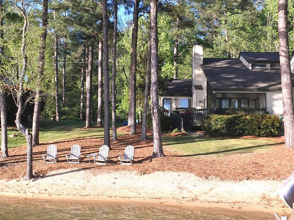 1st image of 811 Fairway Dr