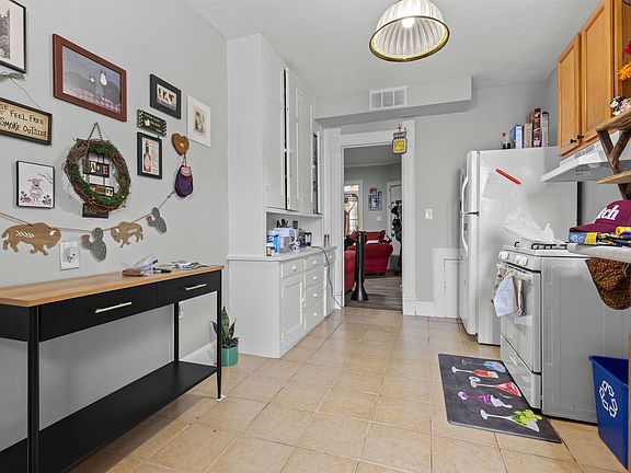 4th image of 602 7th St