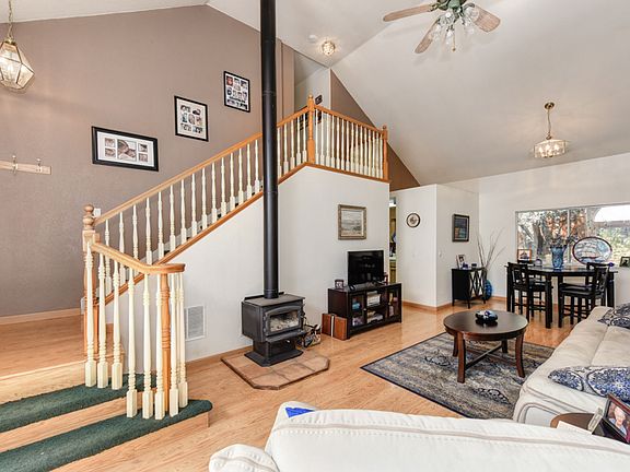 3rd image of 3233 Grace Dr
