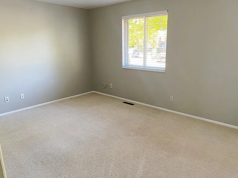 920 Miami Way — Photo 12