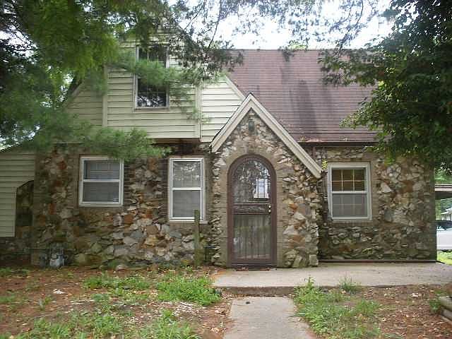 1st image of 418 N 6th St