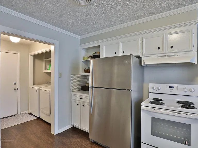 218 College Dr — Photo 8