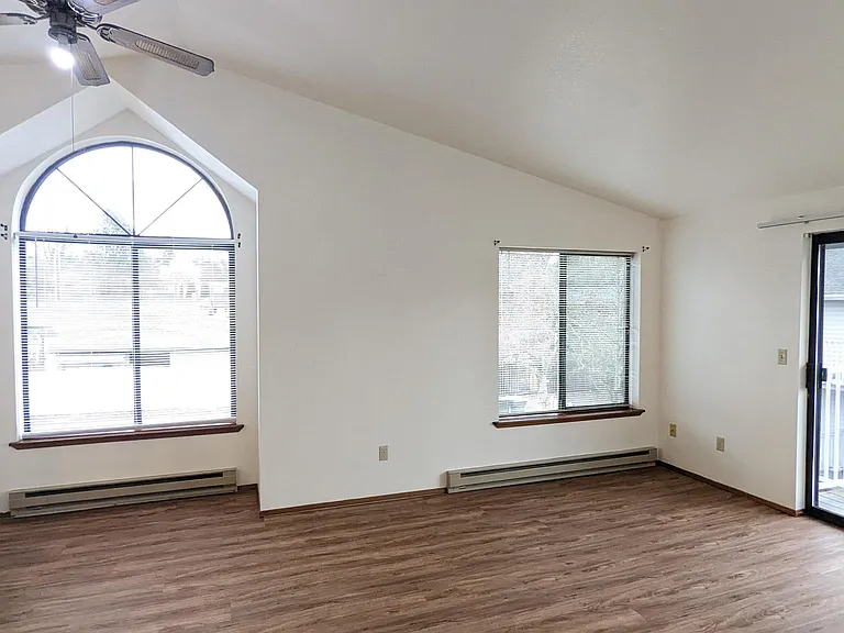 2320 Valencia St — Photo 10
