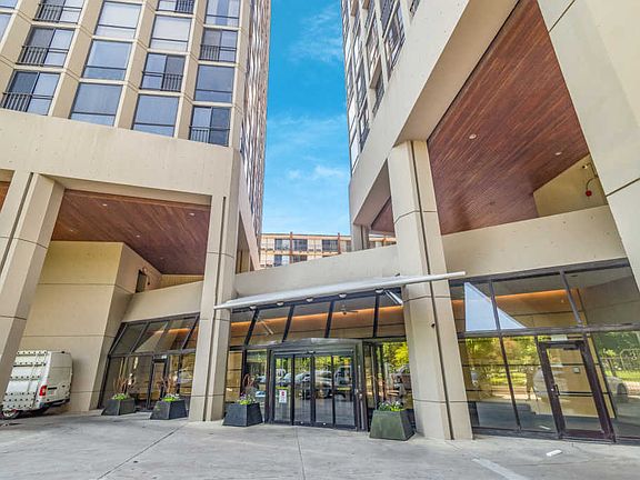 2nd image of 345 W Fullerton Pkwy APT 1008