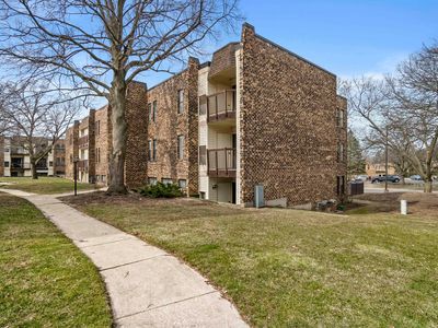 2037 Country Club Dr APT 11, Woodridge, IL, 60517