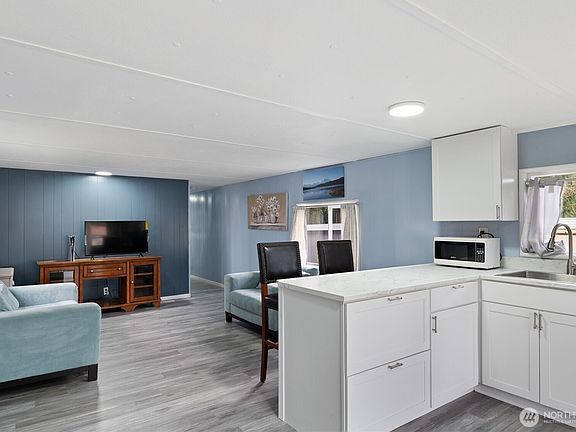 4th image of 3060 NE McWilliams Road #122