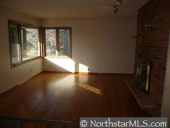 2nd image of 3221 Townview Avenue NE