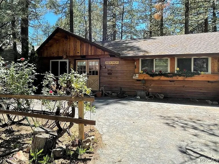 925 Anita Ave — Photo 2
