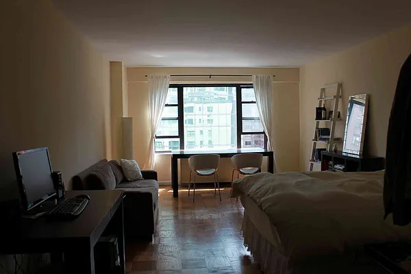 Rented by Olympia House Management | media 1