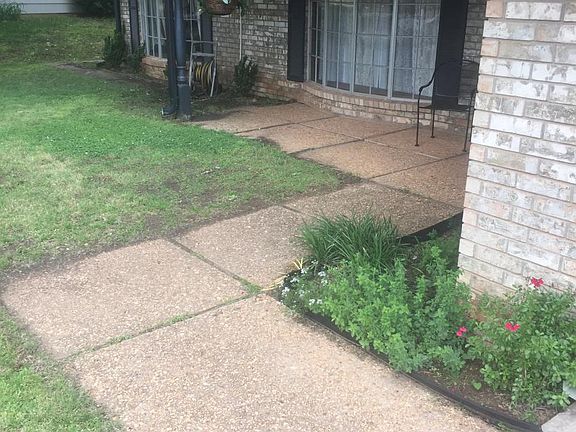 3rd image of 816 E Tyler Ave